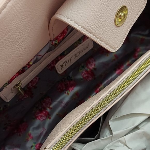 NWT Betsey Johnson TRIPLE ENTRY SATCHEL - Picture 4 of 8
